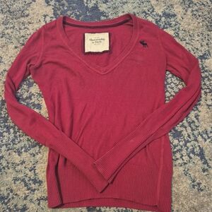 Abercrombie & Fitch Women's Red V-Neck Sweater